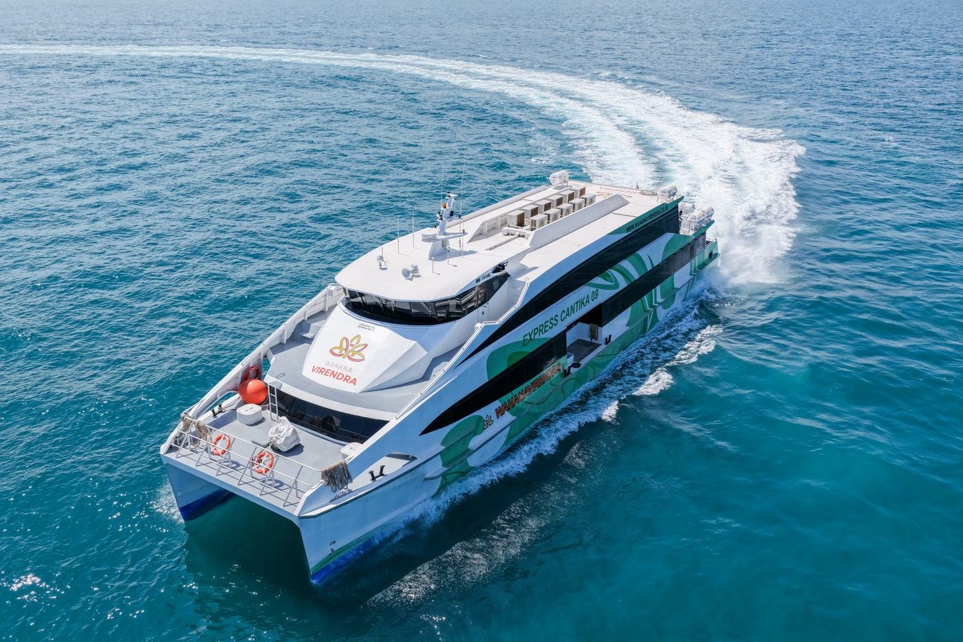 Fast ferry seen from above, arriving at the islands