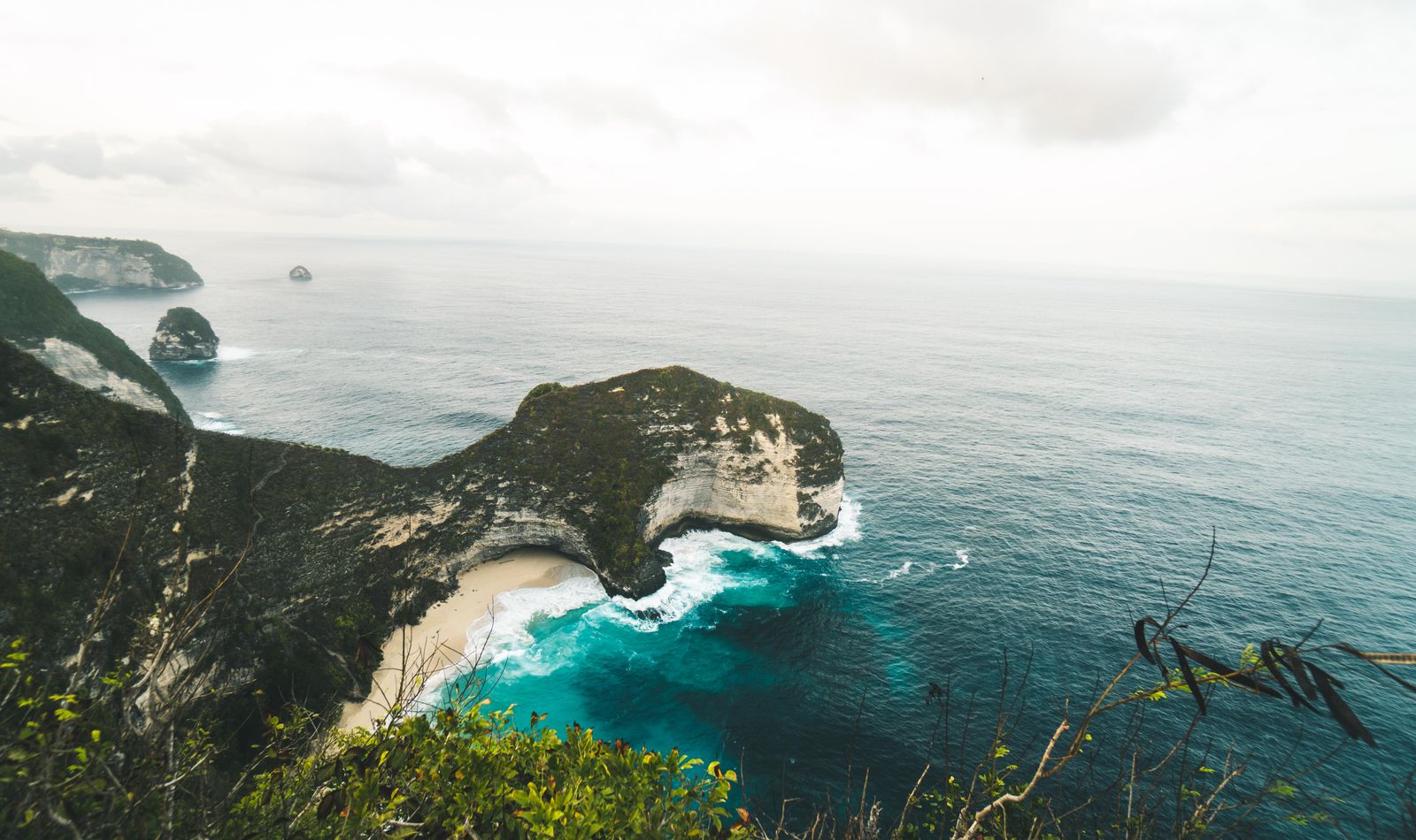 Kelingking Beach headland and turquoise water, Nusa Penida