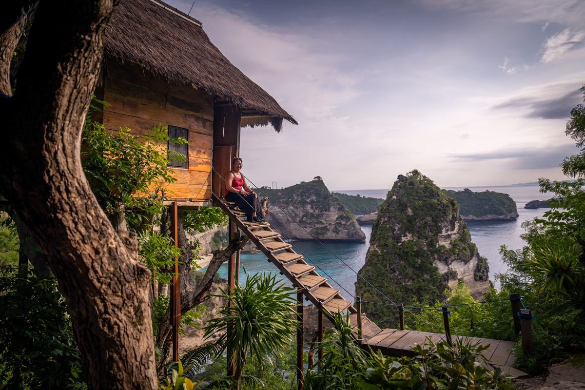 Tree house perched above the Thousand Islands viewpoint, Nusa Penida